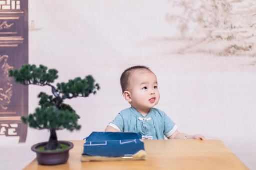 汕头怀孕肚子中间凹两边凸